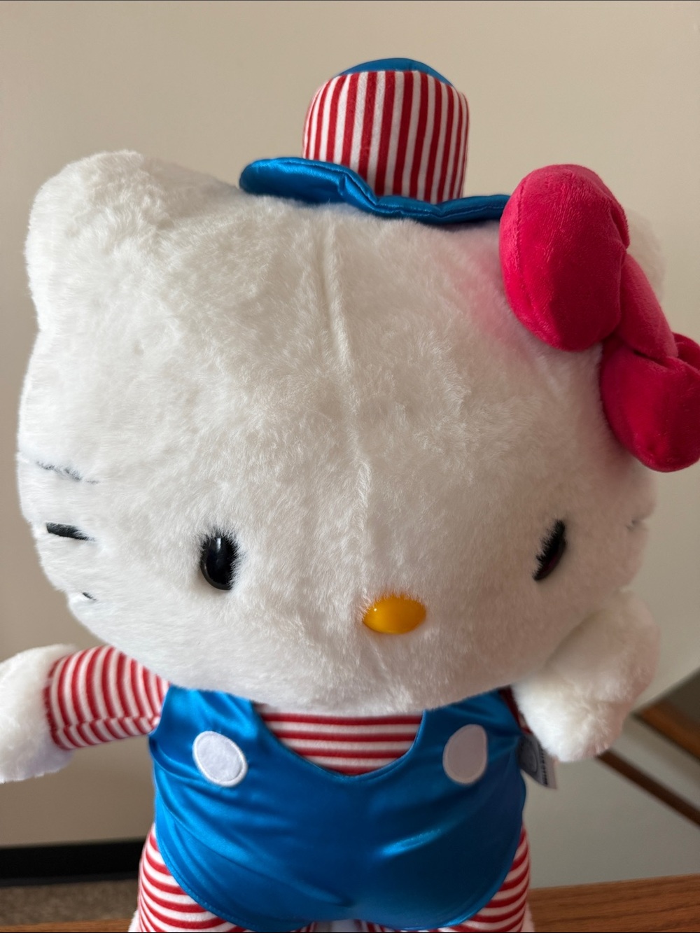 Sanrio Hello Kitty Plush Americana Plush Greeter NWOT - Picture 2 of 3